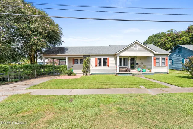$170,000 | 208 South Guegnon Street, Abbeville, LA 70510