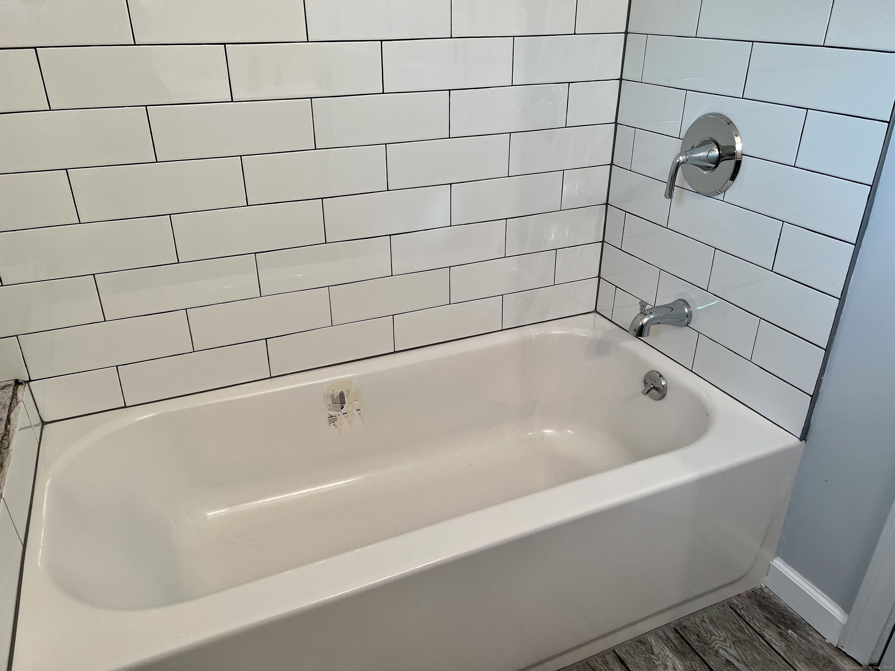 415 Hollister Avenue Bridgeport, CT 06607 - Photo 11 of 14 a bathroom with a bathtub