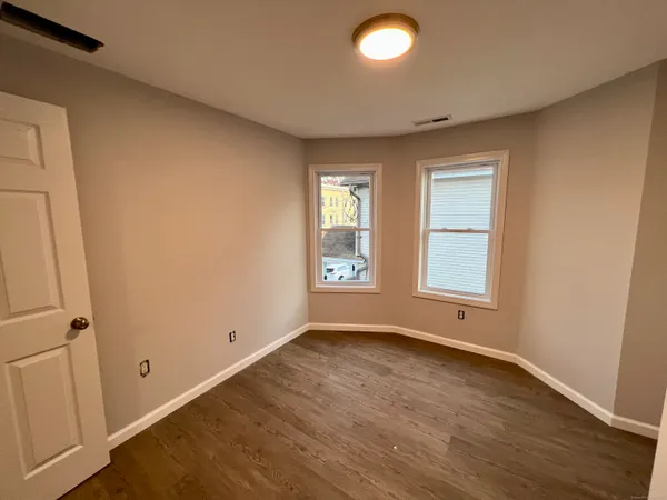 $2,125 | 415 Hollister Avenue, Bridgeport, CT 06607