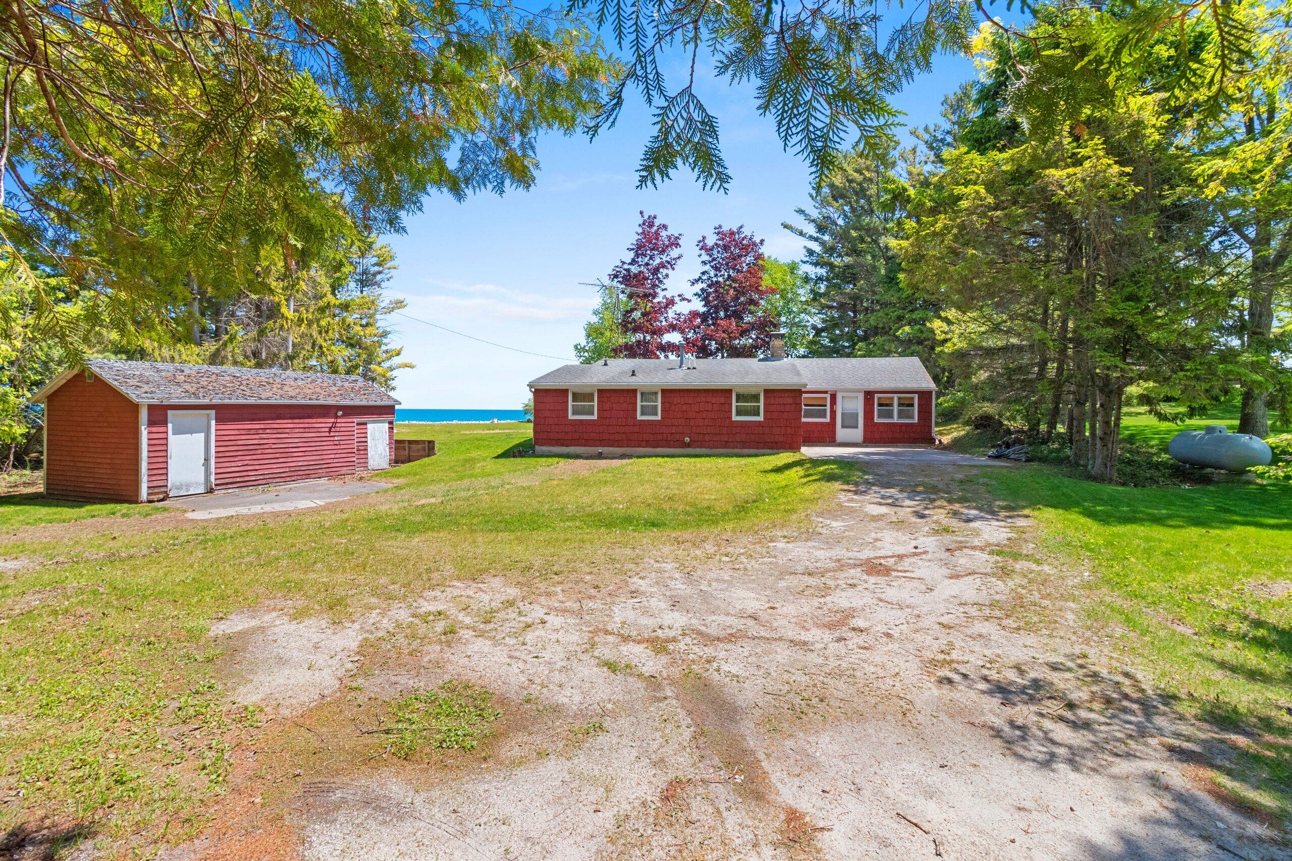 11009 Lake Drive Two Rivers, WI 54241 - Photo 5 of 55 004-11009LakeDrive-TwoRivers-WI-54241-SM