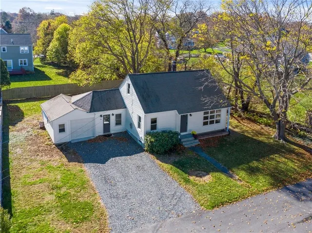 $3,200 | 96 Jo Anne Avenue, Portsmouth, RI 02871