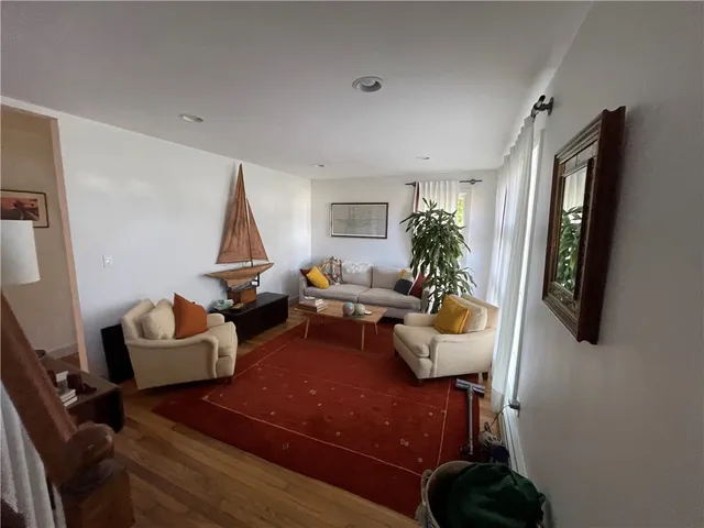 $3,200 | 96 Jo Anne Avenue, Portsmouth, RI 02871