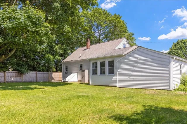 $3,200 | 96 Jo Anne Avenue, Portsmouth, RI 02871