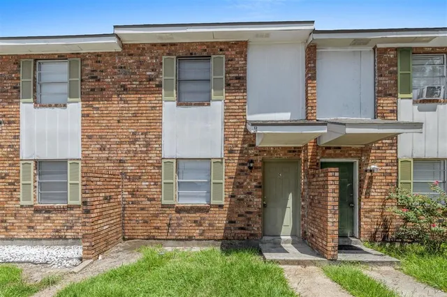 $128,500 | 1860 South Tallowood Drive, Unit C, Lake Charles, LA 70605