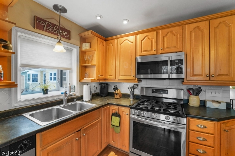 27 Condict Road Landing, NJ 07850 - Photo 15 of 34