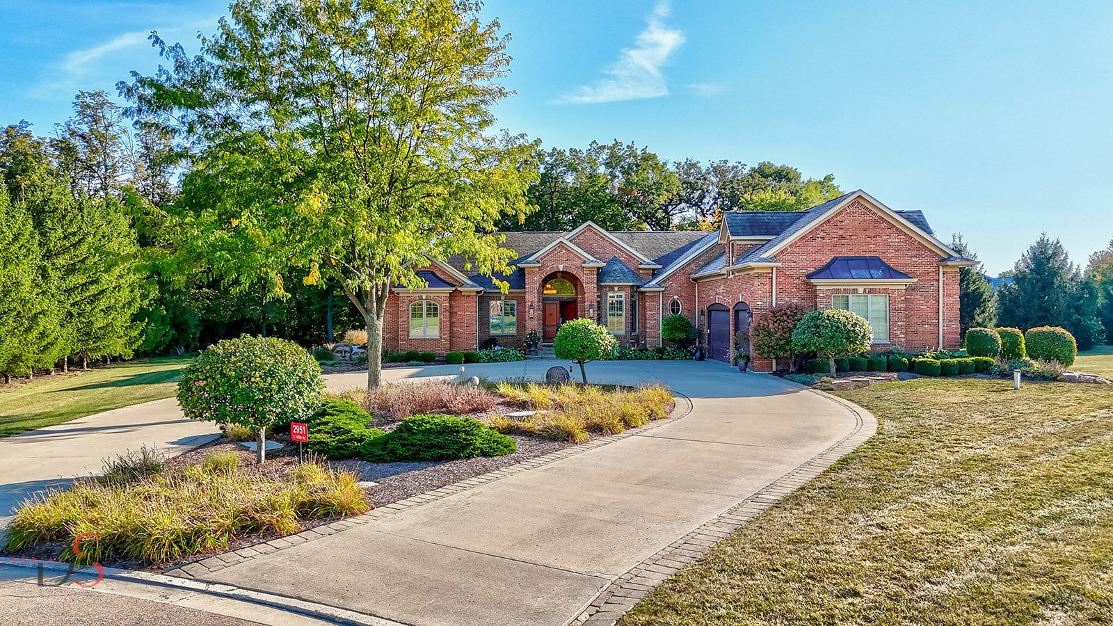 2951 East 1489th Road Ottawa, IL 61350 - Photo 2 of 55 a front view of a house with a garden and plants