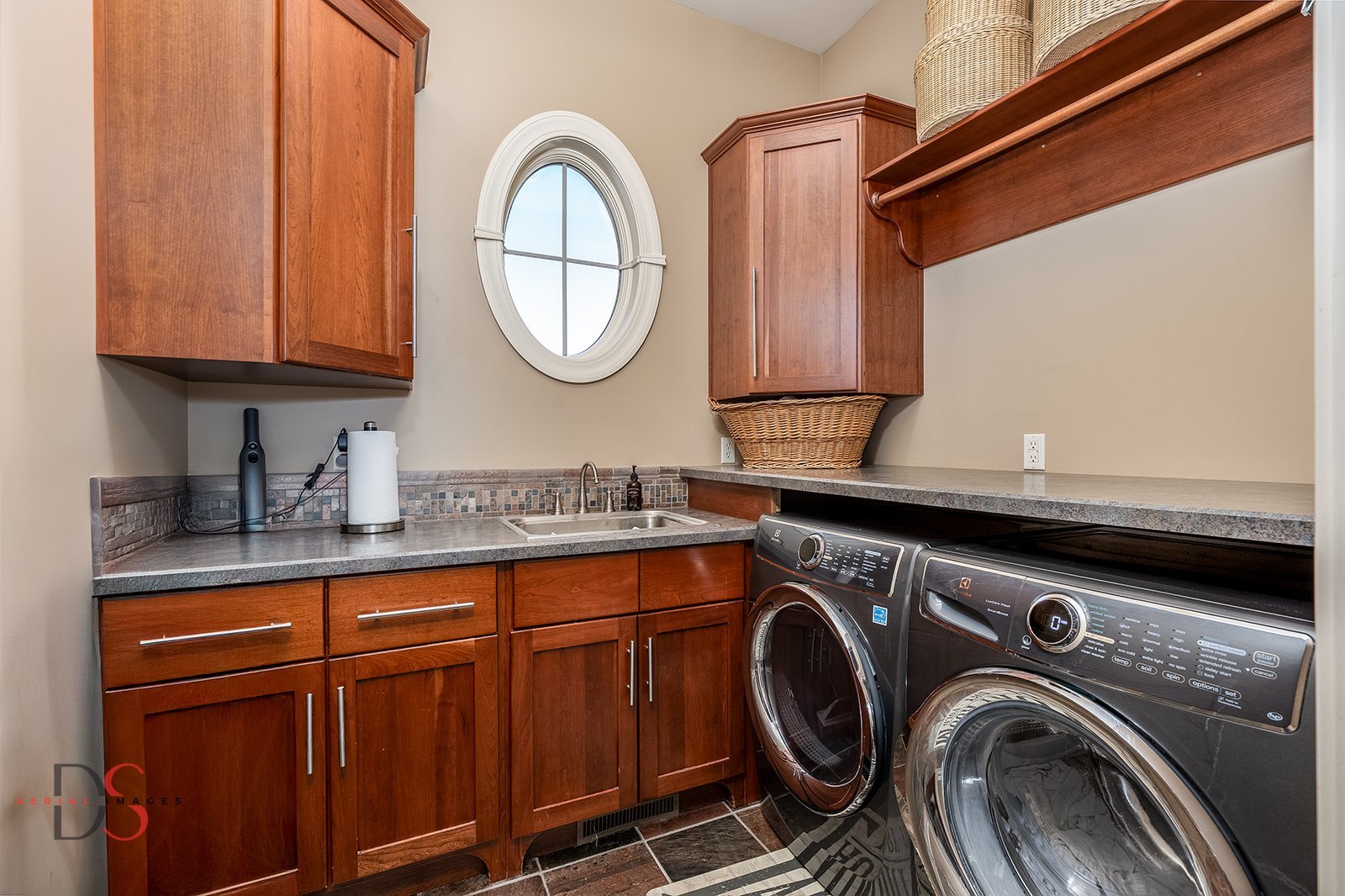 2951 East 1489th Road Ottawa, IL 61350 - Photo 33 of 55 a utility room with stainless steel appliances granite countertop a sink and a washer dryer