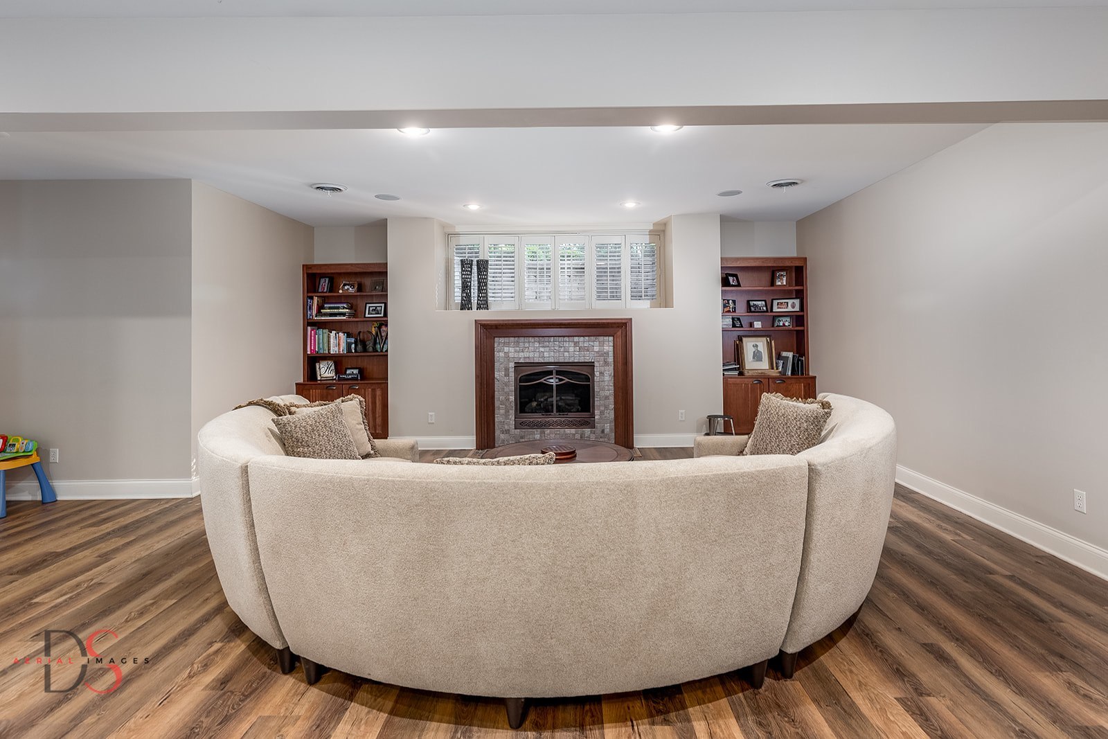 2951 East 1489th Road Ottawa, IL 61350 - Photo 37 of 55 a living room with furniture and a fireplace