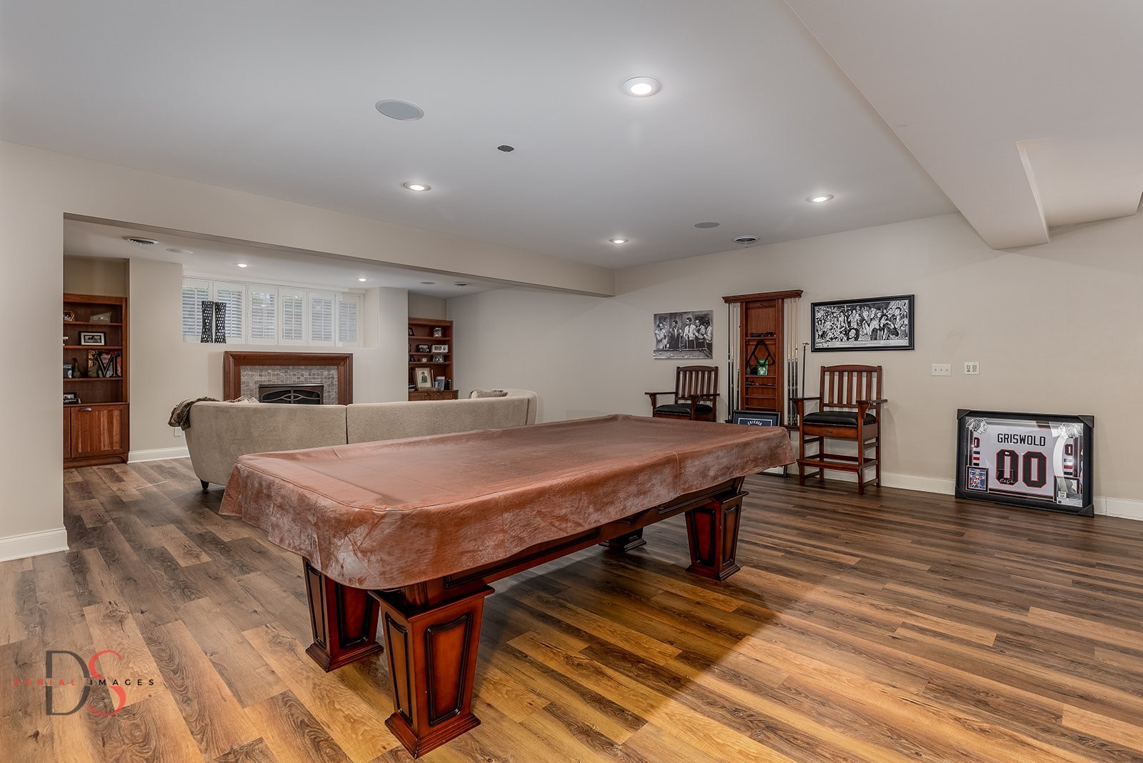 2951 East 1489th Road Ottawa, IL 61350 - Photo 38 of 55 a living room with stainless steel appliances furniture wooden floor and a kitchen