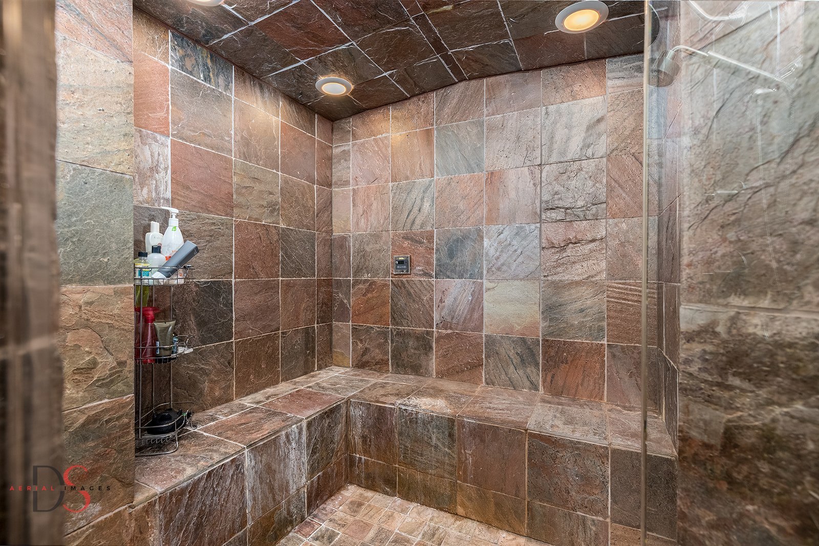 2951 East 1489th Road Ottawa, IL 61350 - Photo 40 of 55 a bathroom with a bathtub