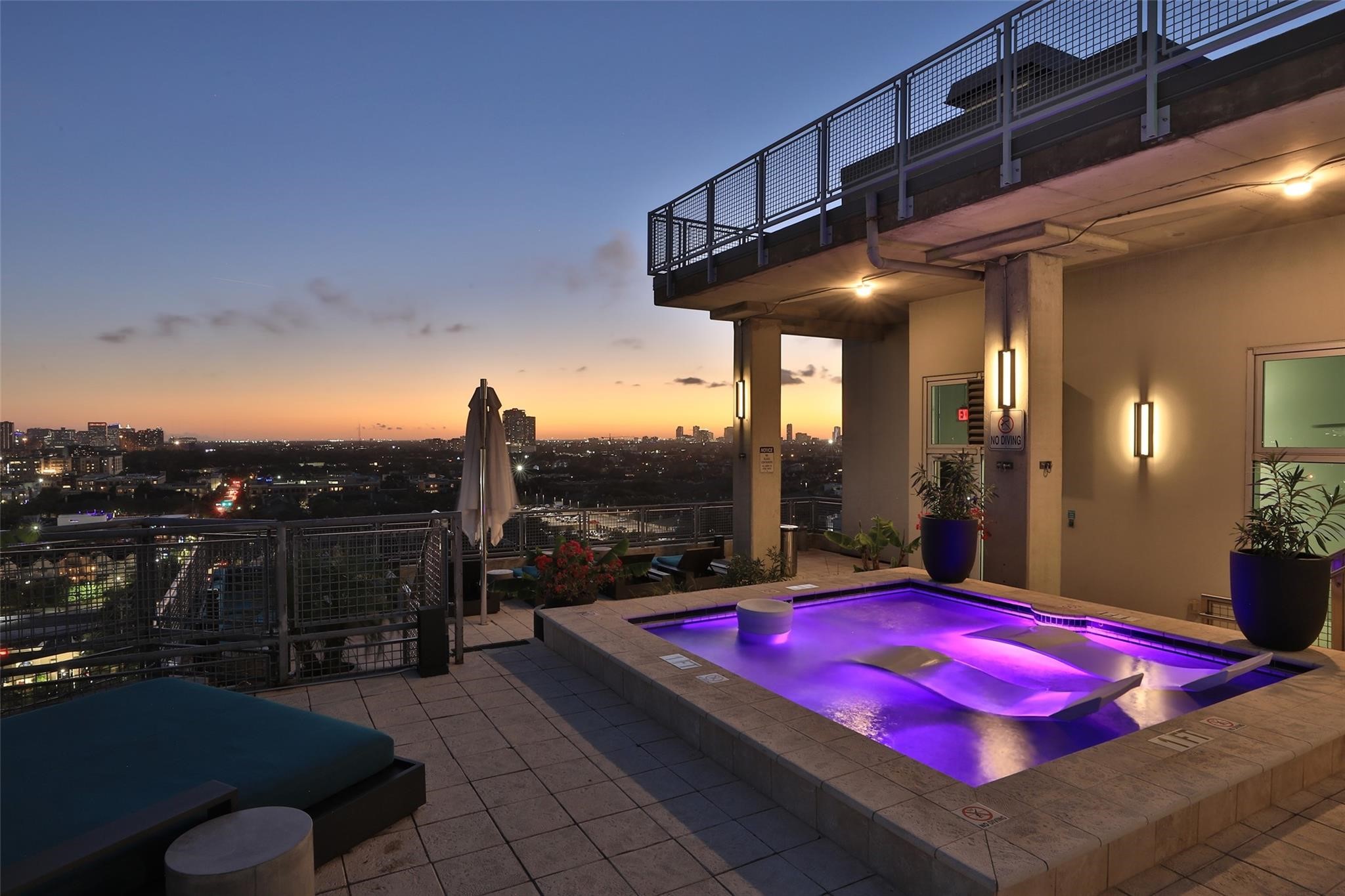 2000 Bagby Street, Unit 11415 Houston, TX 77002 - Photo 23 of 35 Enjoy panoramic views of all of Houston from the 15th floor roof-top deck.