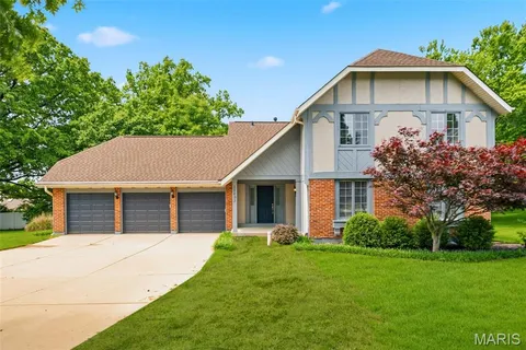 $679,900 | 15693 Dresden Lake Court, Chesterfield, MO 63017