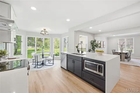 $679,900 | 15693 Dresden Lake Court, Chesterfield, MO 63017