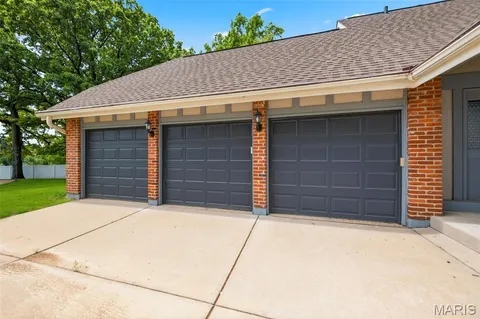 $679,900 | 15693 Dresden Lake Court, Chesterfield, MO 63017