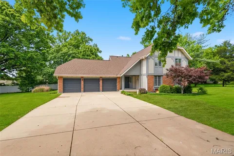$679,900 | 15693 Dresden Lake Court, Chesterfield, MO 63017