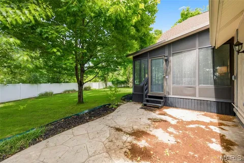 $679,900 | 15693 Dresden Lake Court, Chesterfield, MO 63017