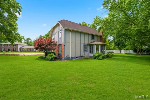 $679,900 | 15693 Dresden Lake Court, Chesterfield, MO 63017