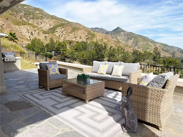 $1,380,000 | 2966 Zane Grey Terrace, Altadena, CA 91001