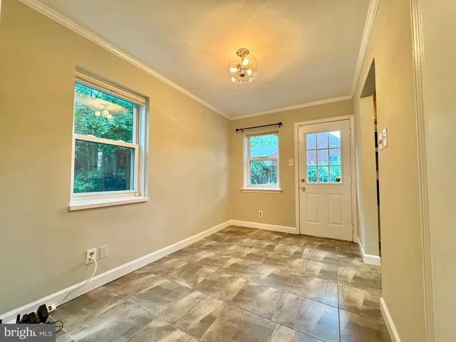 $3,950 | 3912 19th Street South, Arlington, VA 22204