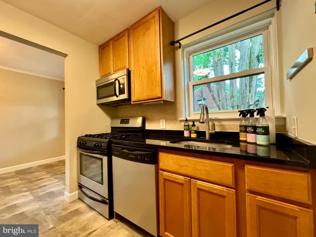 $3,950 | 3912 19th Street South, Arlington, VA 22204