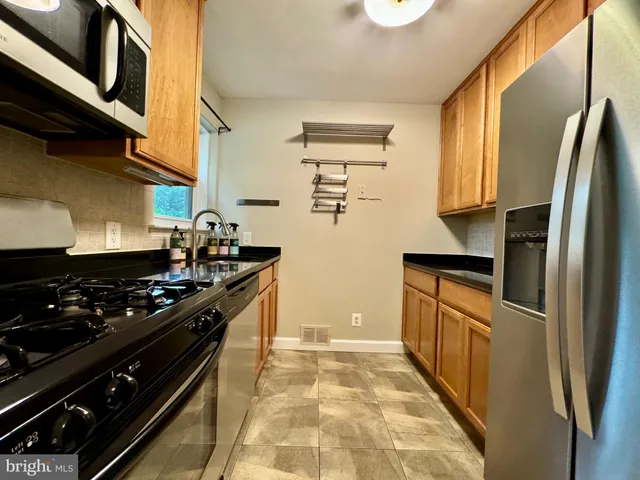 $3,950 | 3912 19th Street South, Arlington, VA 22204