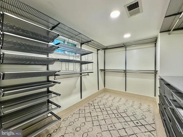 $3,950 | 3912 19th Street South, Arlington, VA 22204