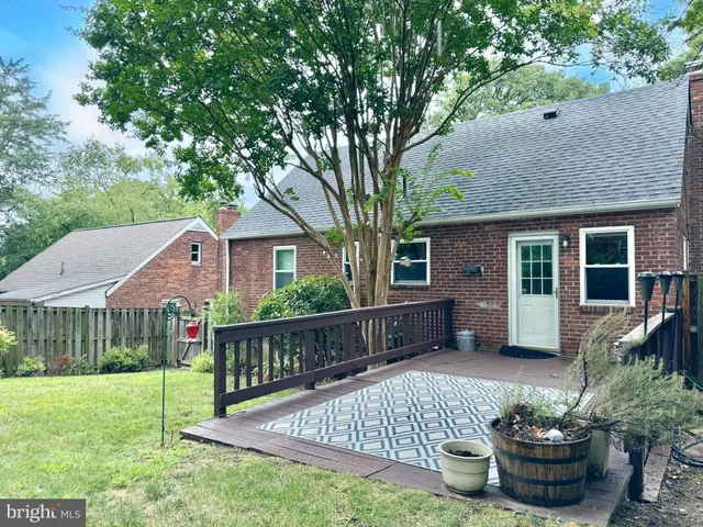 $3,950 | 3912 19th Street South, Arlington, VA 22204