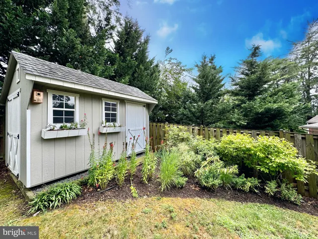 $3,950 | 3912 19th Street South, Arlington, VA 22204