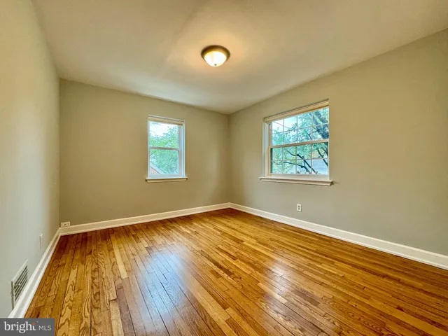 $3,950 | 3912 19th Street South, Arlington, VA 22204