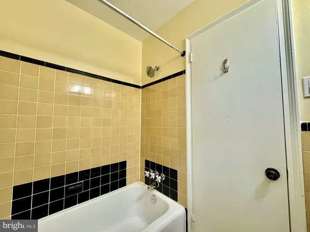 $3,950 | 3912 19th Street South, Arlington, VA 22204