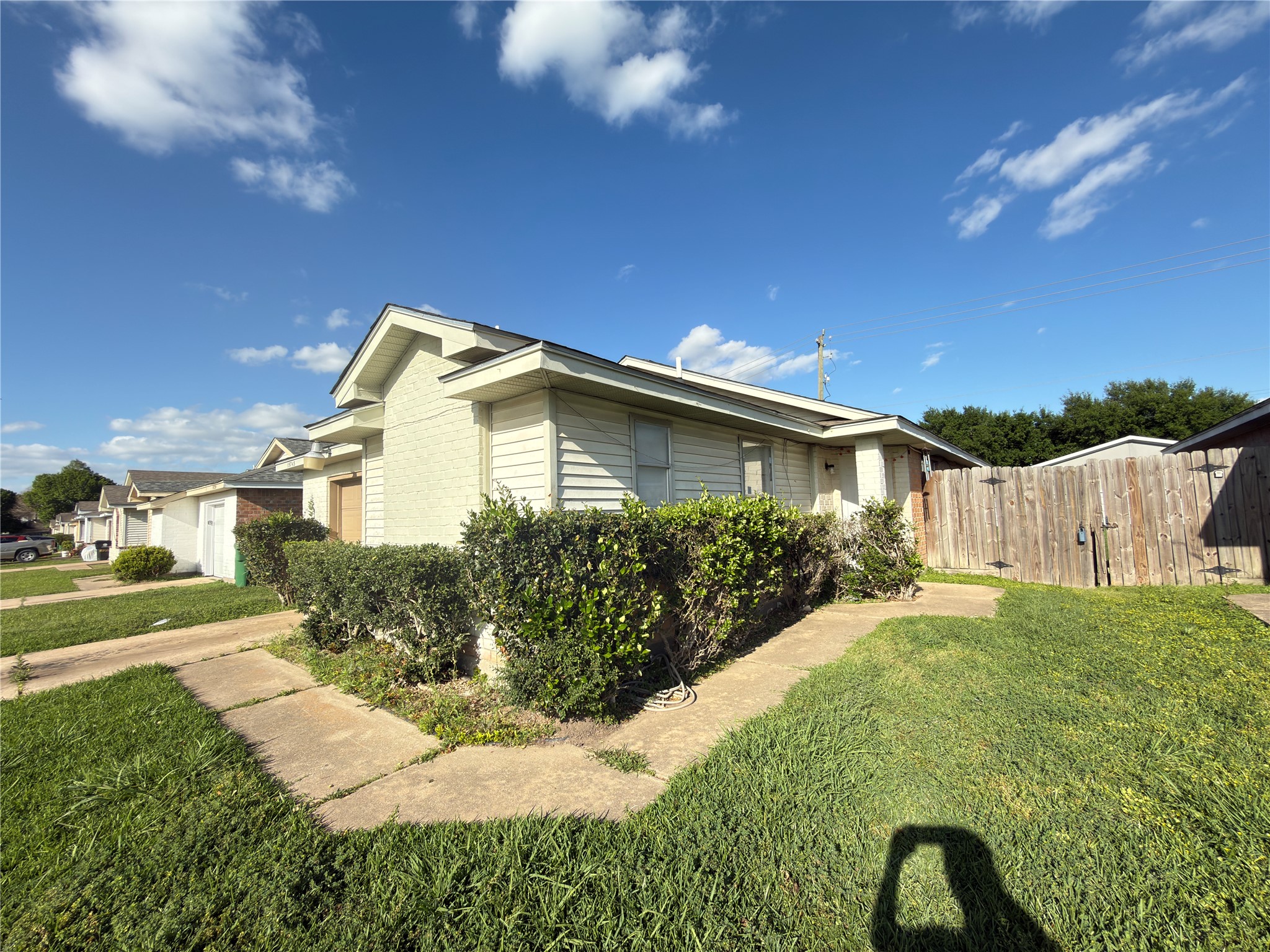 15743 Ridgegate Road Houston, TX 77053 - Photo 2 of 16