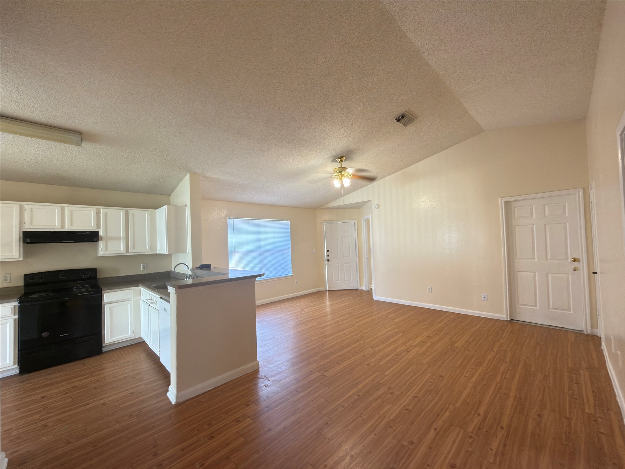 15743 Ridgegate Road Houston, TX 77053 - Photo 4 of 16