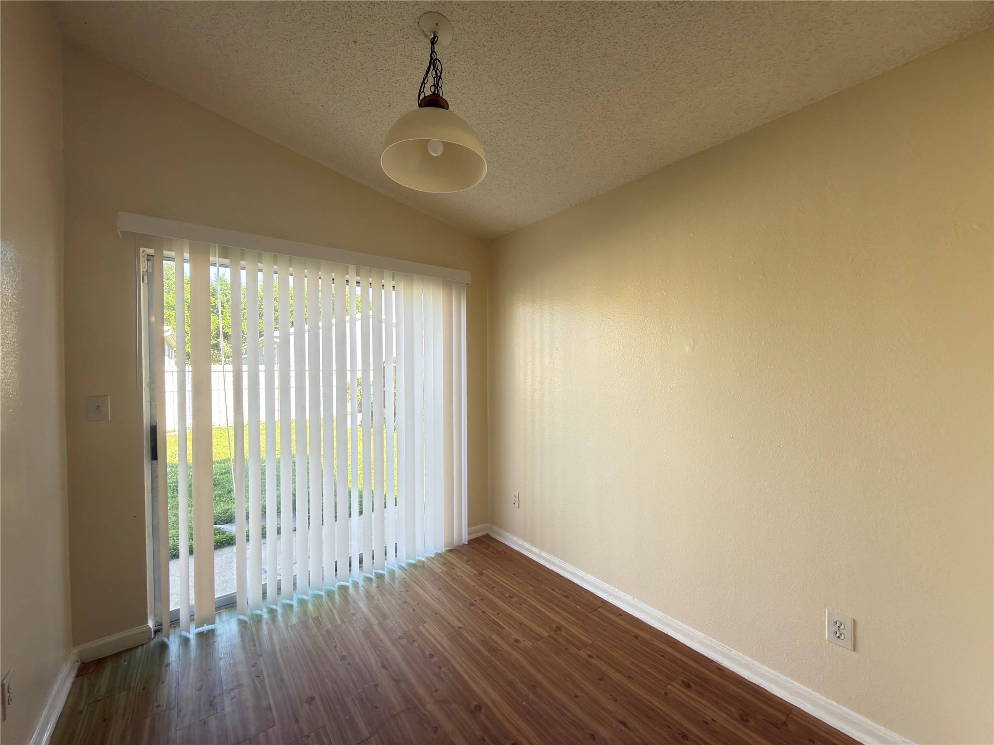 15743 Ridgegate Road Houston, TX 77053 - Photo 7 of 16