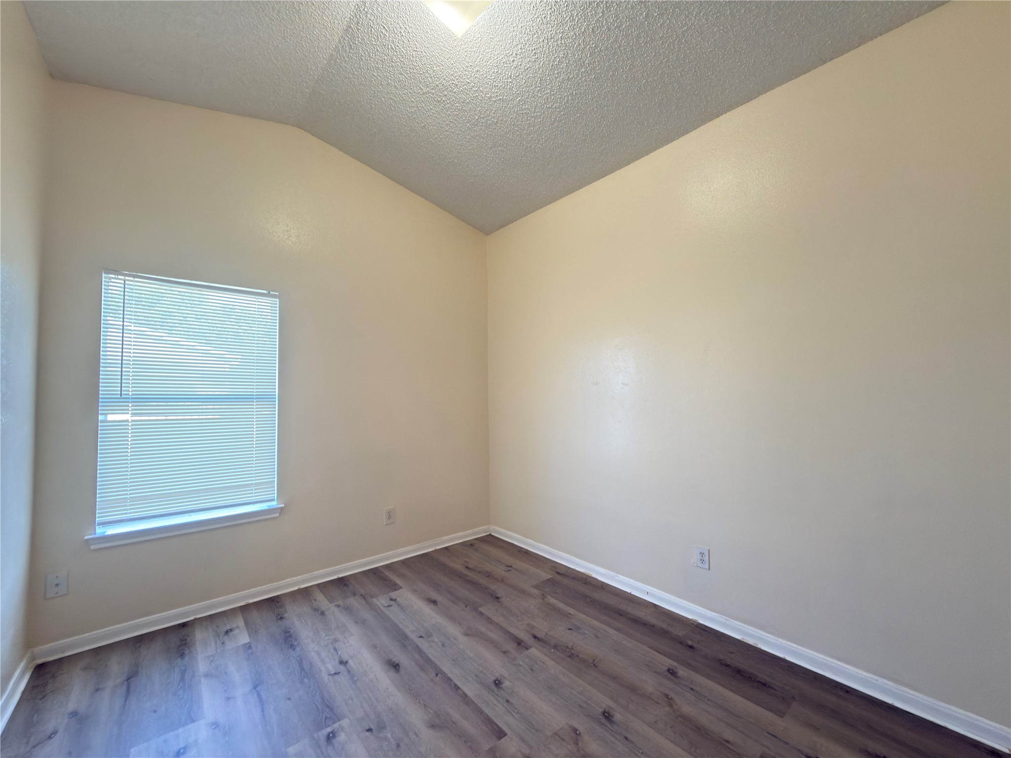 15743 Ridgegate Road Houston, TX 77053 - Photo 8 of 16