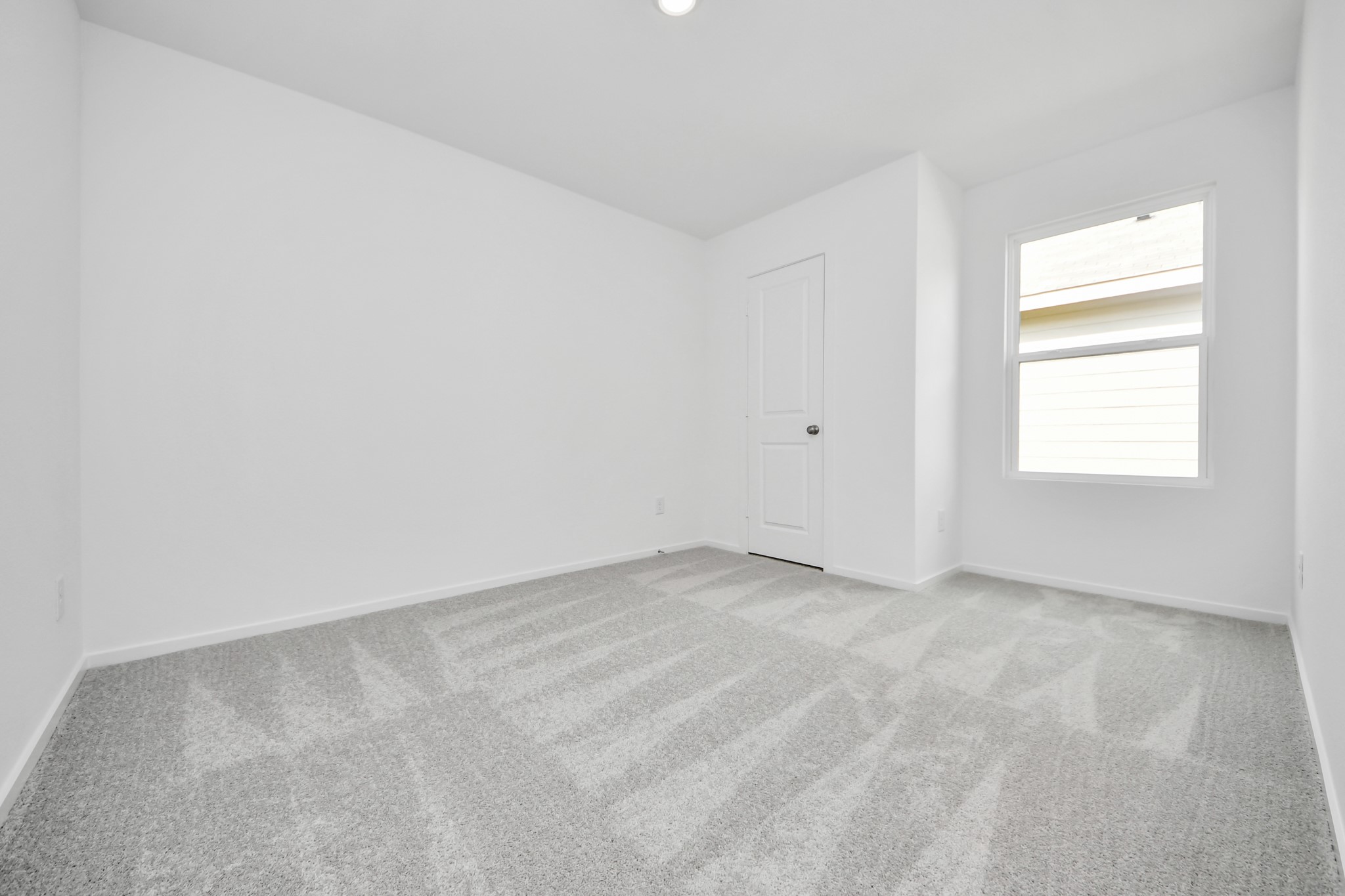 29643 Knollwood Bay Road Waller, TX 77484 - Photo 18 of 35 Primary bedroom with ensuite bathroom and walk in closet