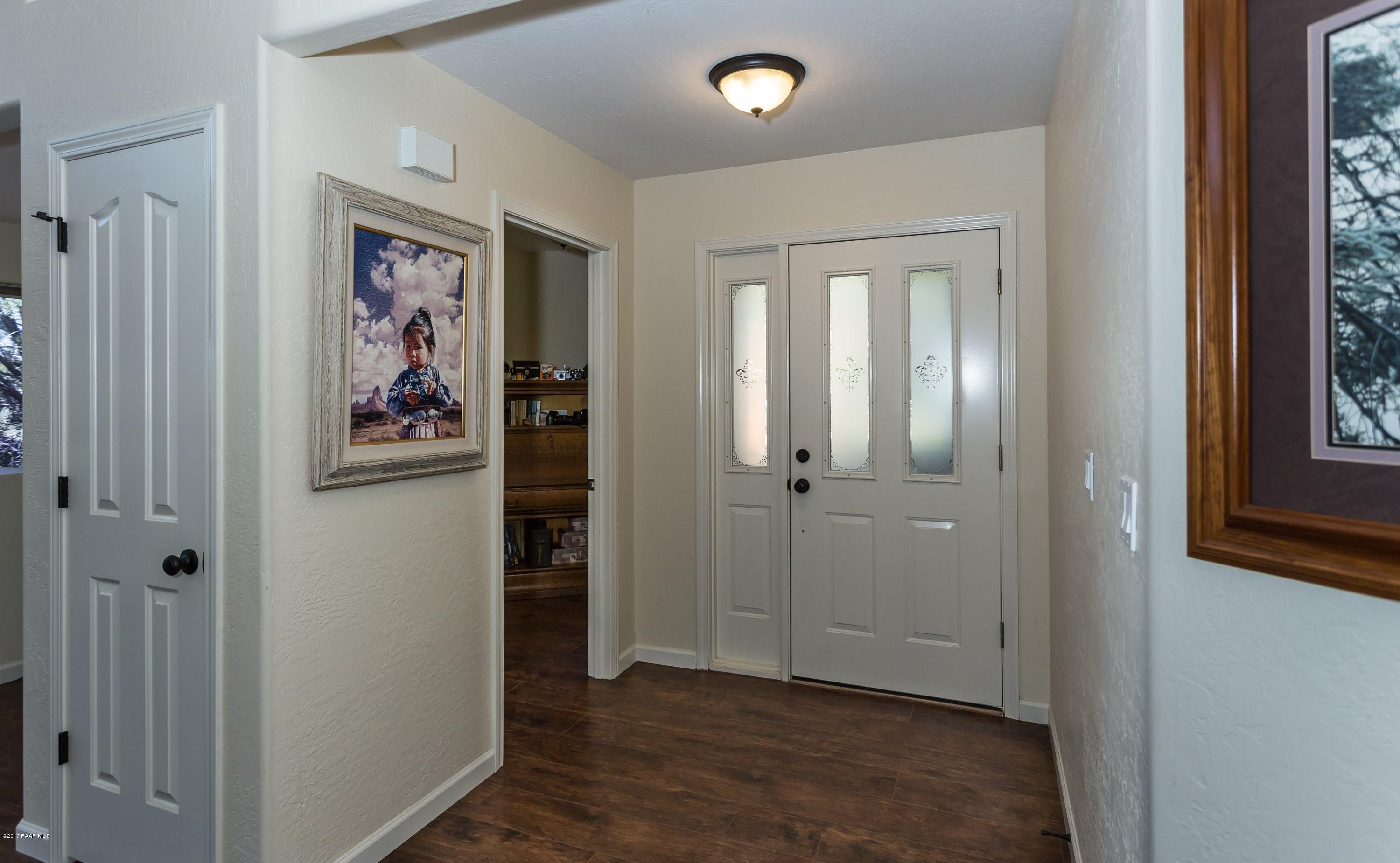 1181 Tanglewood Road Prescott, AZ 86303 - Photo 2 of 21 002_Foyer