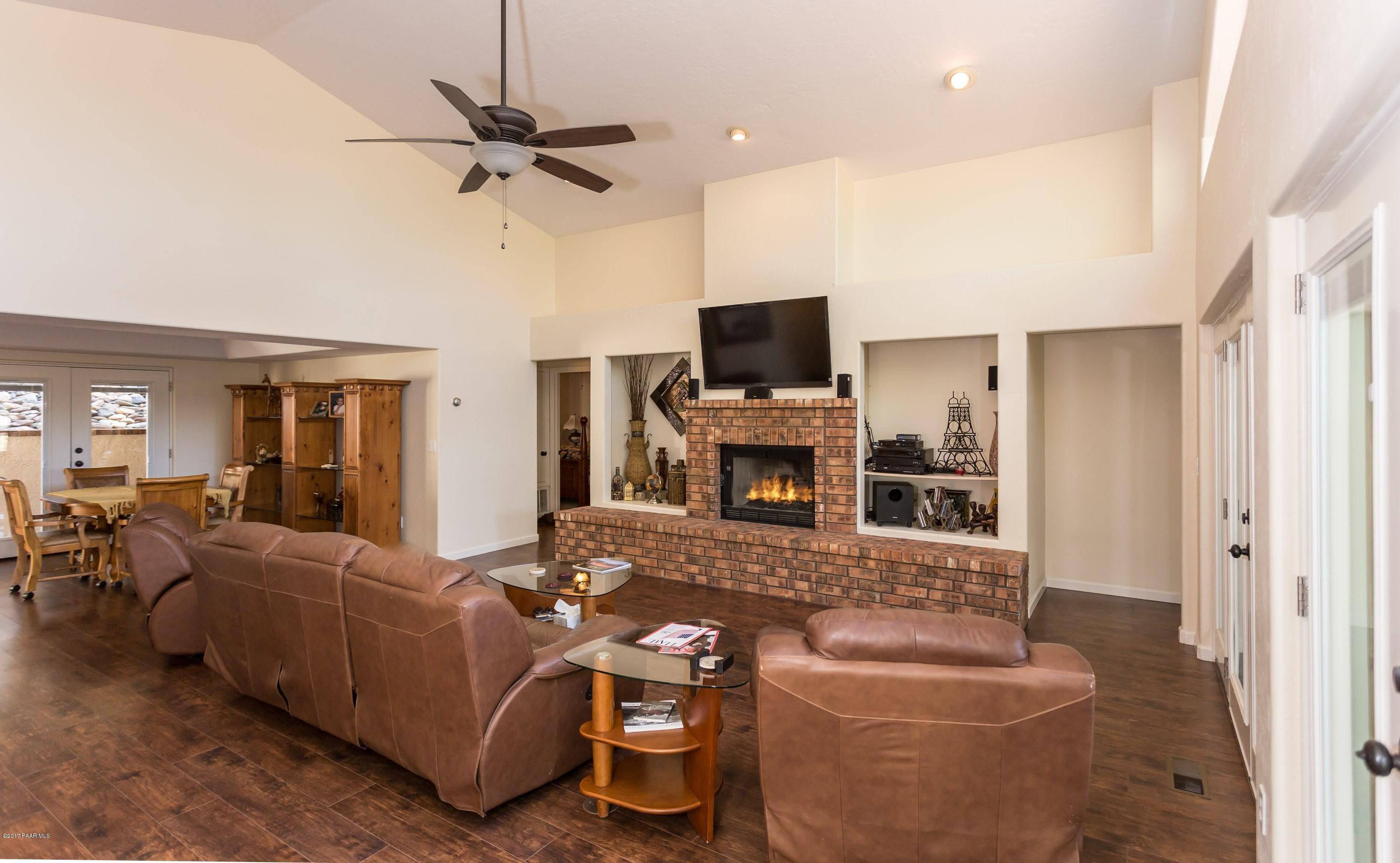 1181 Tanglewood Road Prescott, AZ 86303 - Photo 3 of 21 003_Great Room