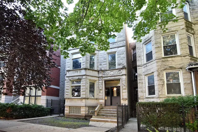$4,100 | 3538 North Fremont Street, Unit 1, Chicago, IL 60657