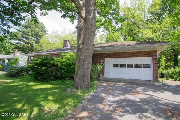 $2,700 | 59 Parkwood Drive, Colonie, NY 12205