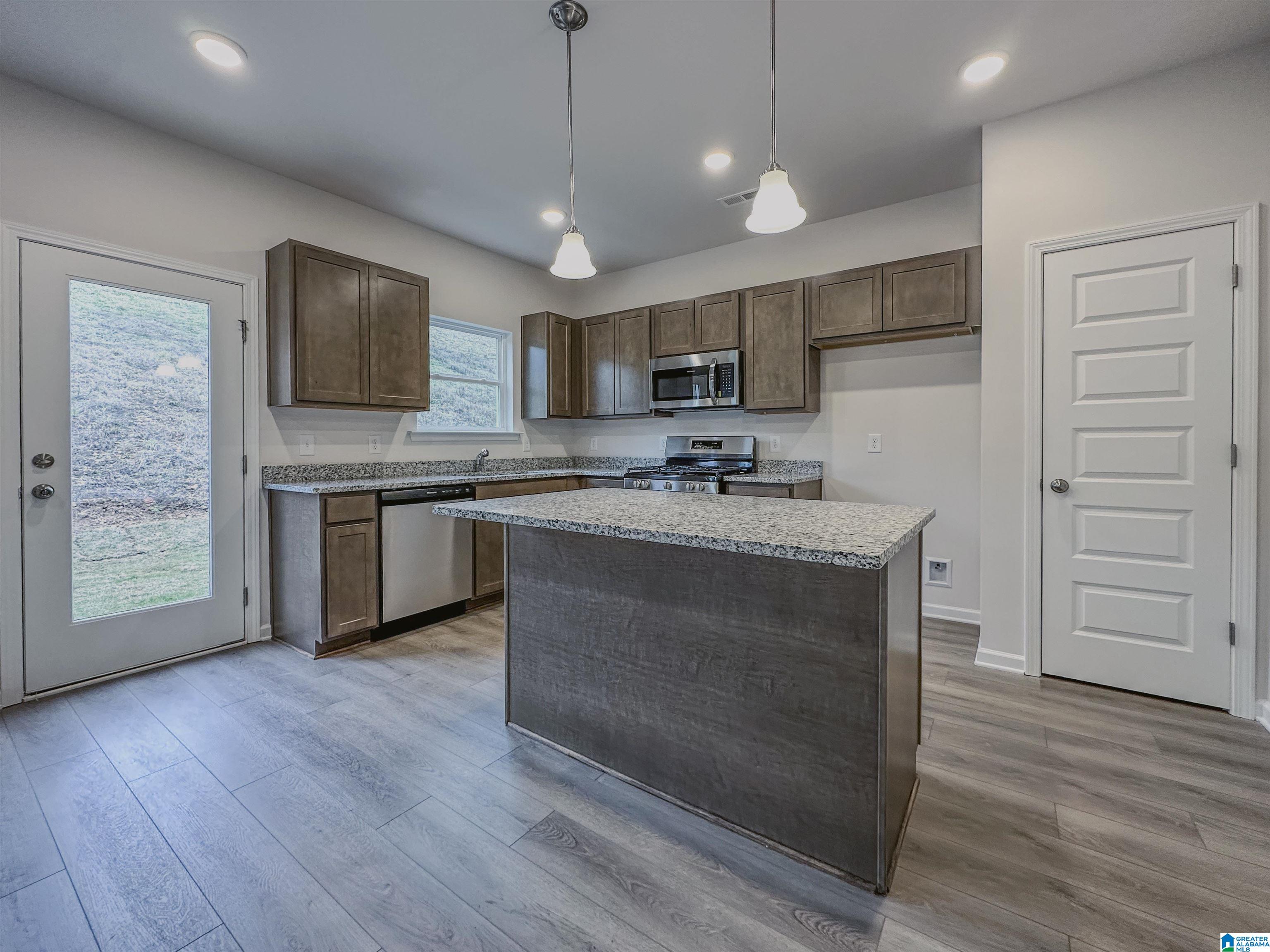 2037 Vly Run Leeds, AL 35094 - Photo 6 of 28