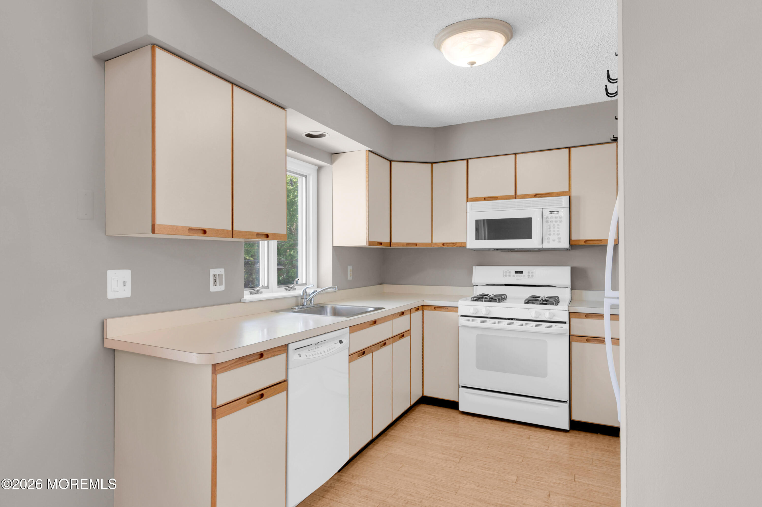 2230 Bridge Avenue, Unit 4 Point Pleasant, NJ 08742 - Photo 10 of 27 2230 Bridge Ave #4