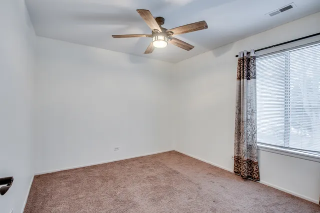 $2,400 | 340 Springlake Lane, Unit D, Aurora, IL 60504