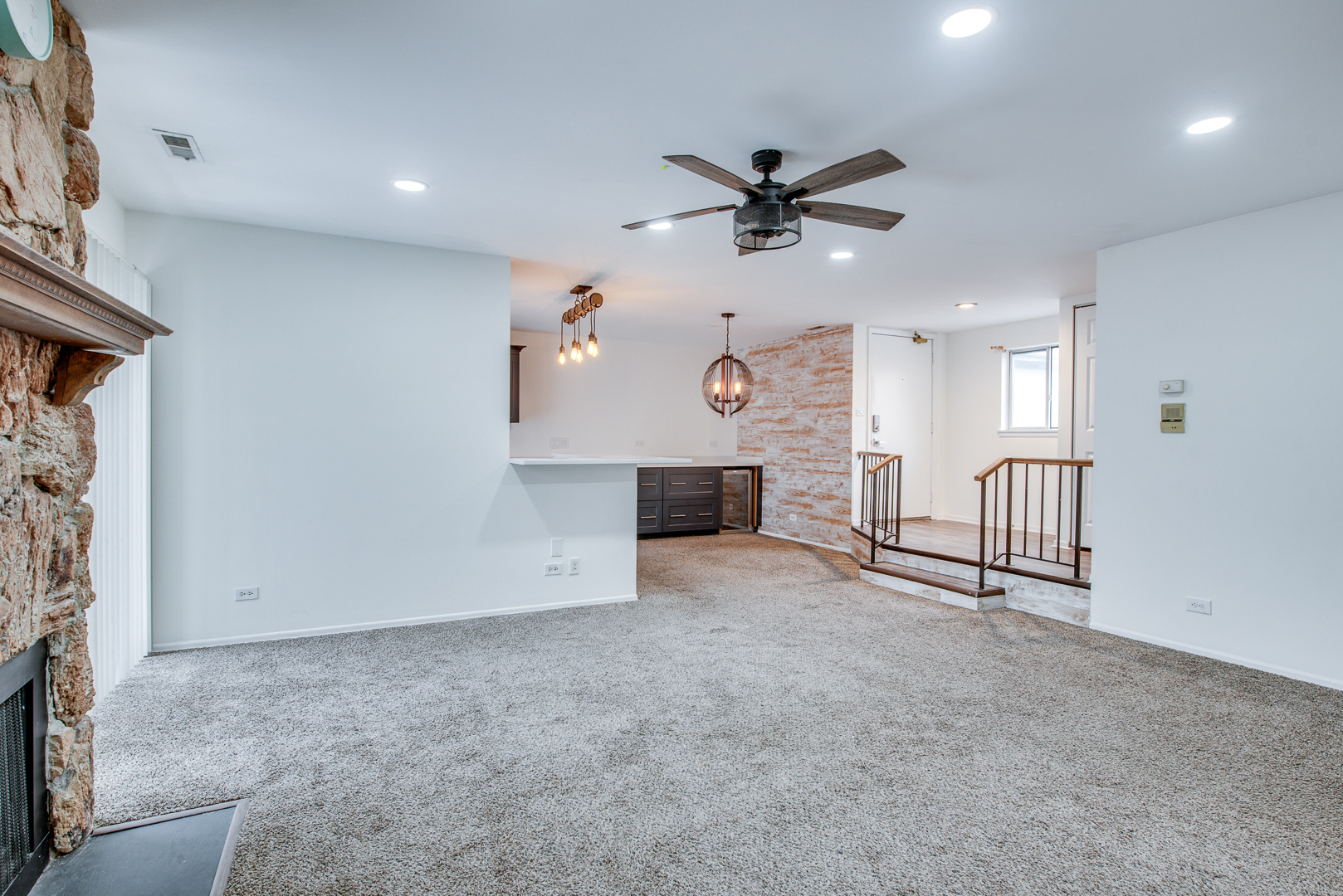 340 Springlake Lane, Unit D Aurora, IL 60504 - Photo 5 of 15