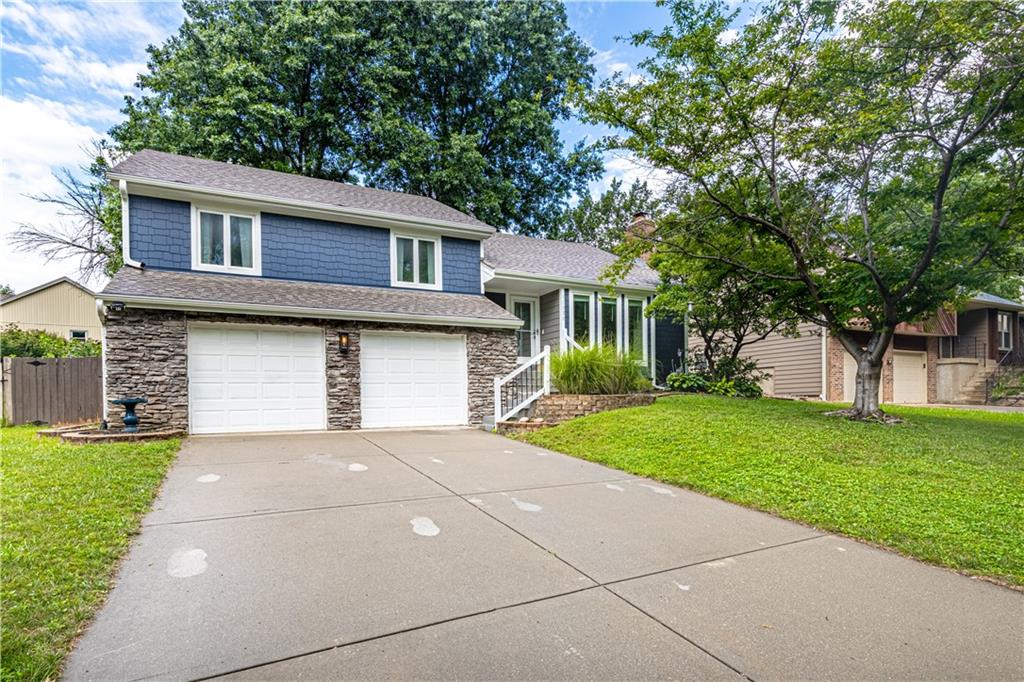 11030 Rene Street Lenexa, KS 66215 - Photo 4 of 39 Gallery Image 4
