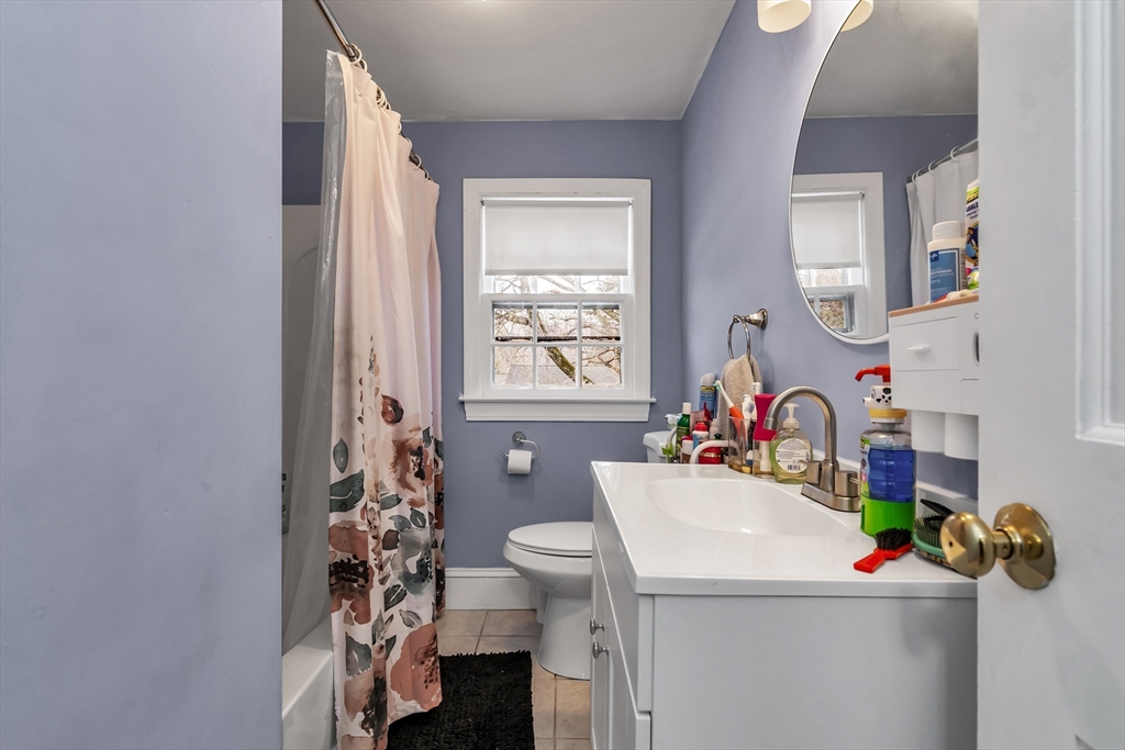 396 Oak Street Methuen, MA 01844 - Photo 17 of 42