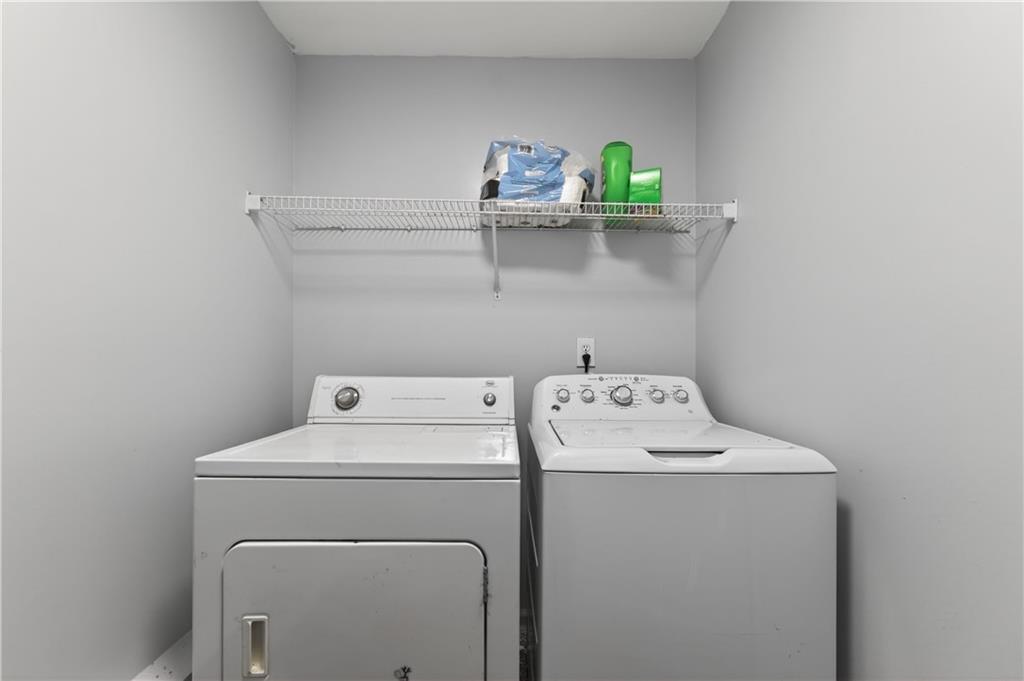 3904 Keystone Ridge Acworth, GA 30101 - Photo 29 of 45 a utility room with dryer and washer