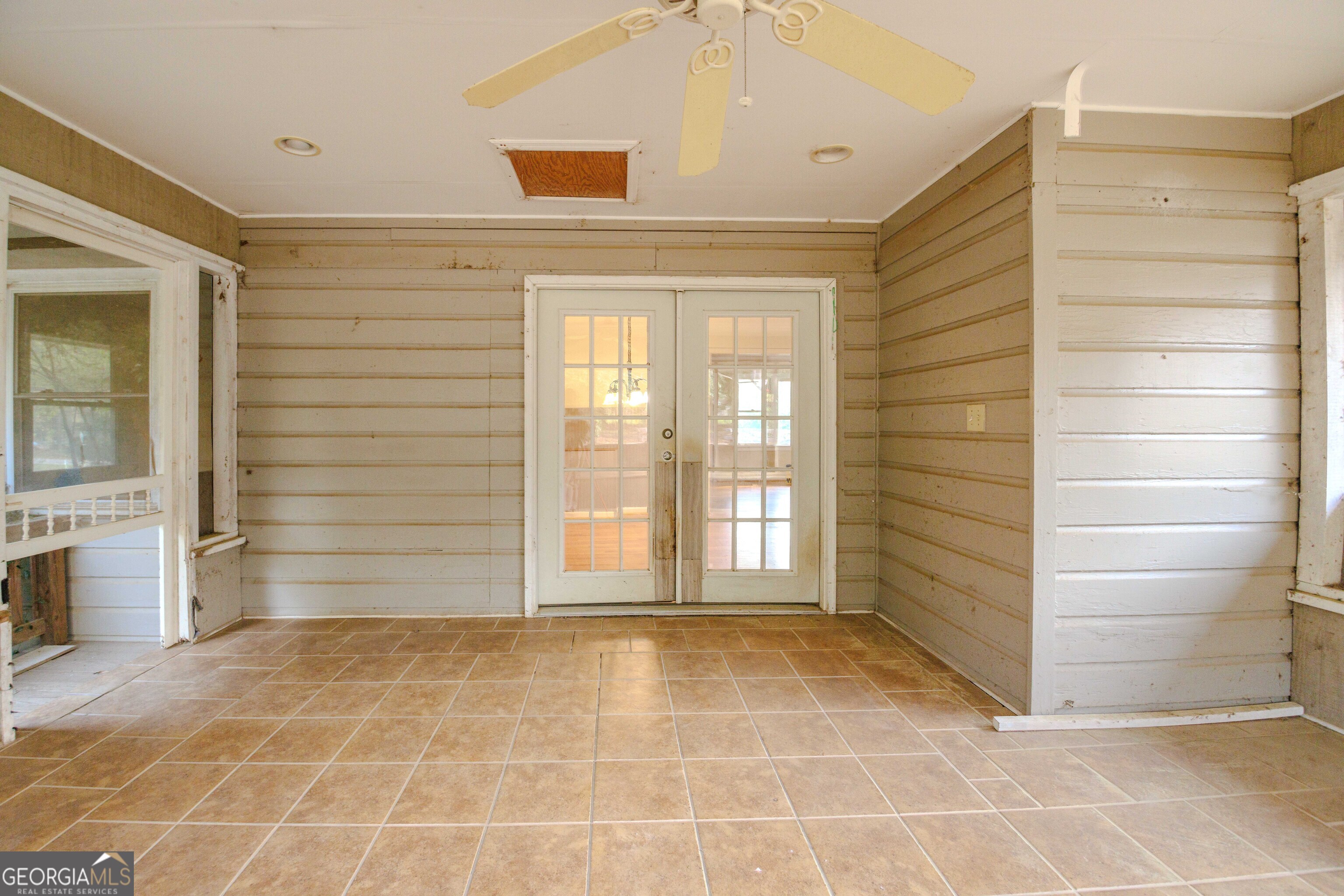 239 Hendry Lane Washington, GA 30673 - Photo 11 of 31 a view of an empty room with a window