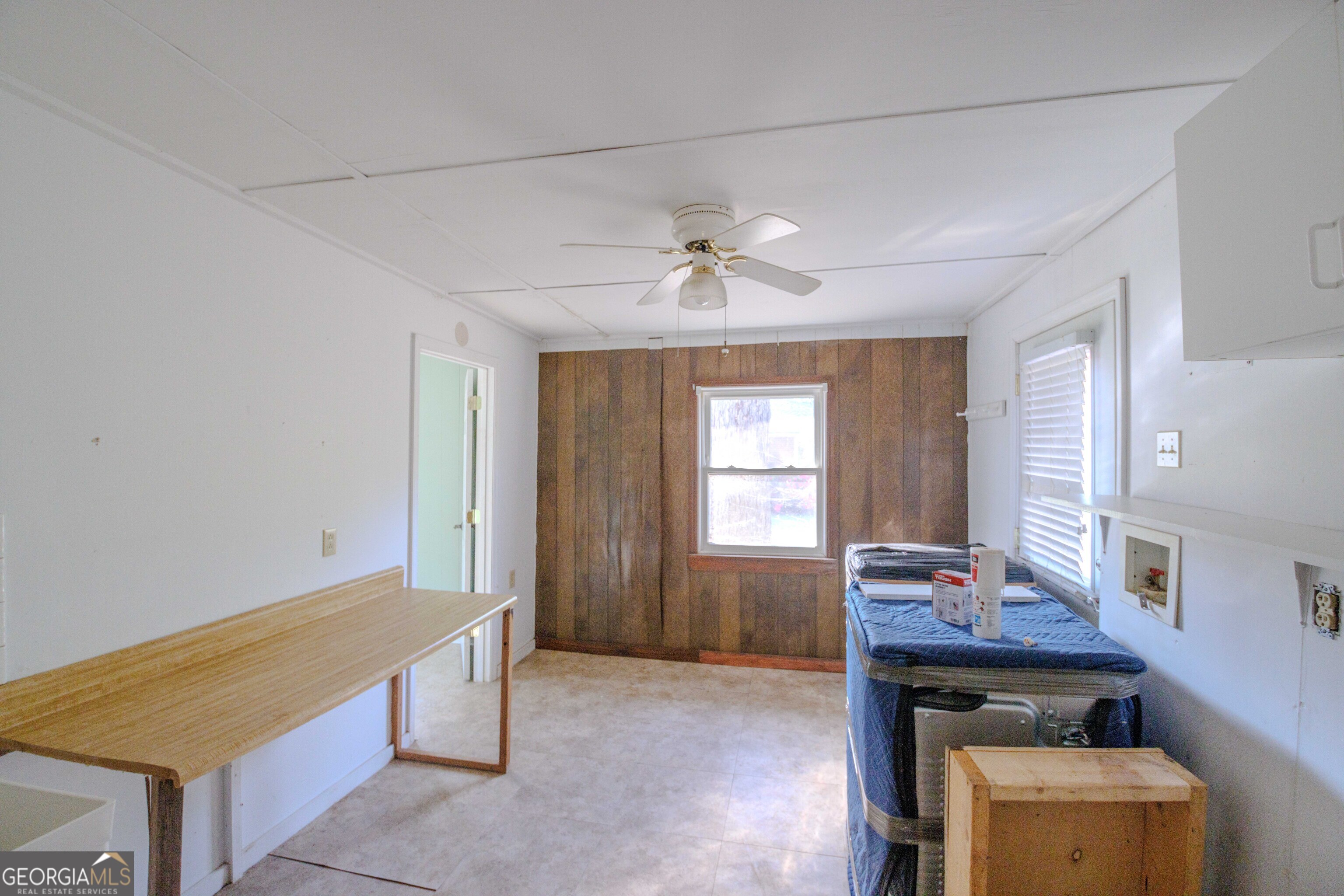 239 Hendry Lane Washington, GA 30673 - Photo 19 of 31 a room with bed and window
