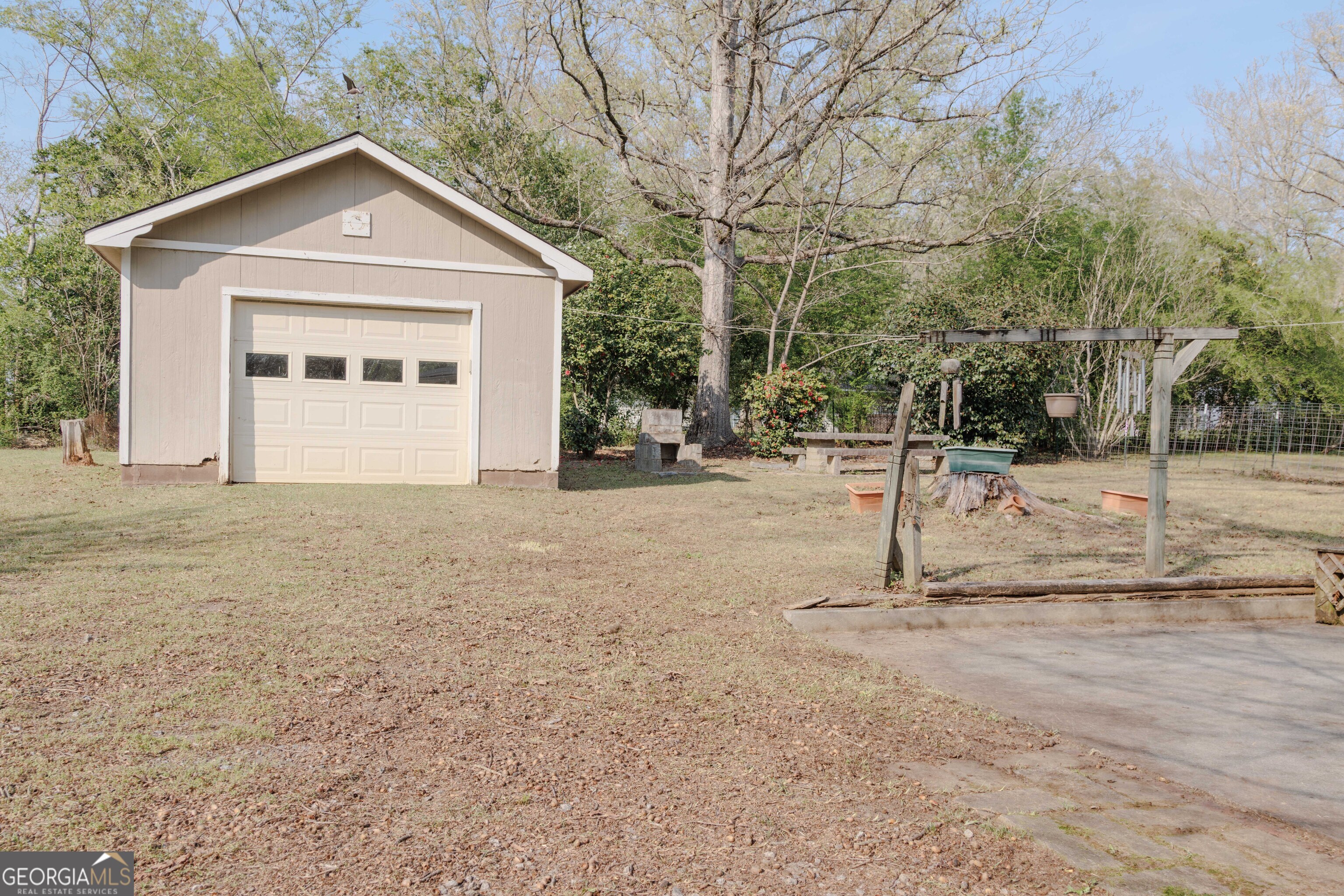 239 Hendry Lane Washington, GA 30673 - Photo 26 of 31 a front view of a house with a yard