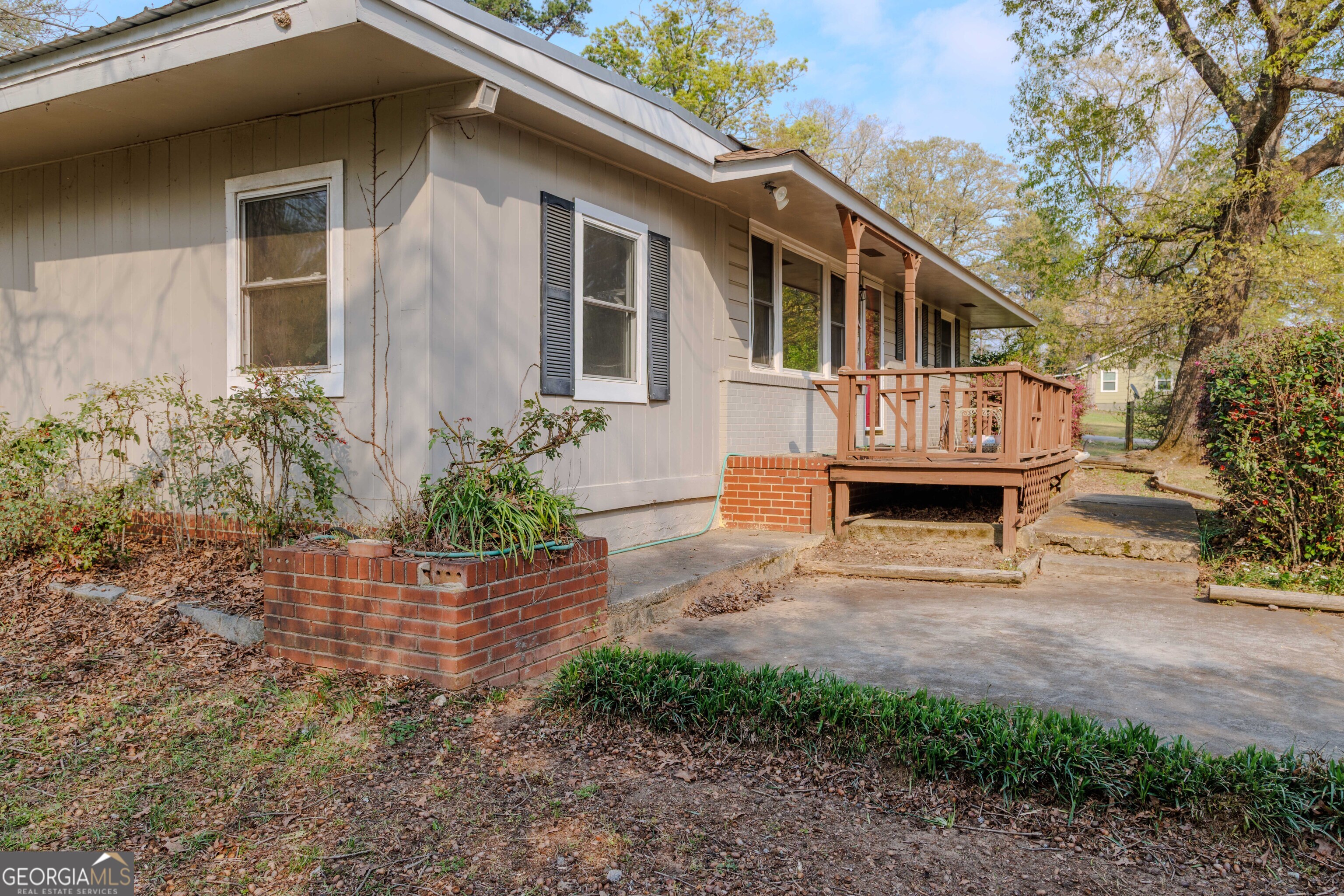 239 Hendry Lane Washington, GA 30673 - Photo 29 of 31 a view of a house with backyard and sitting area
